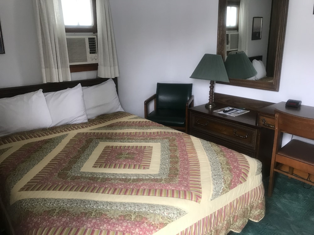 Chalet Motel - photo 4