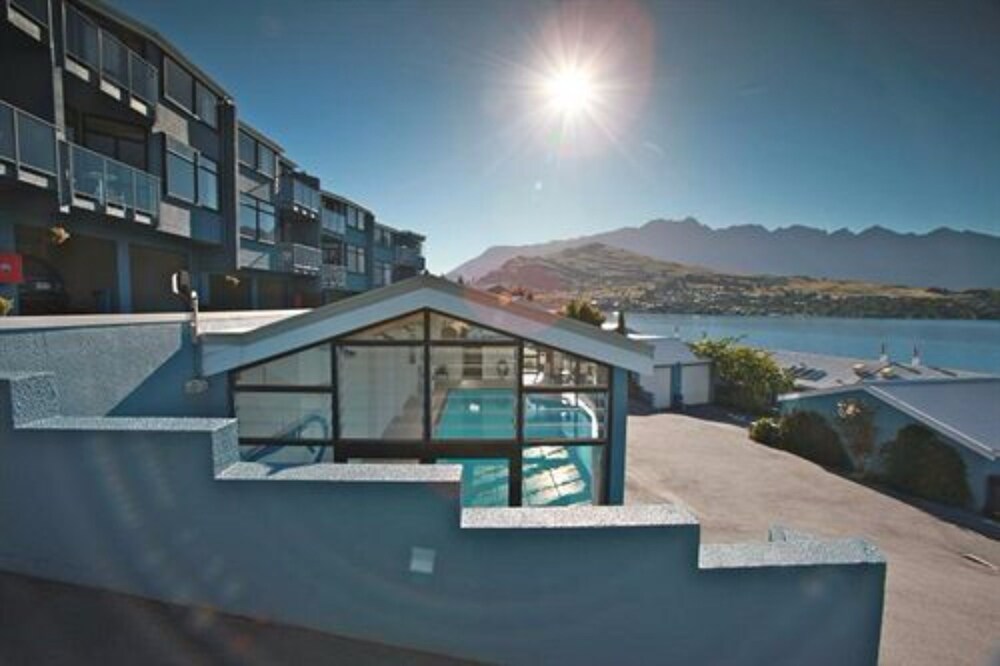 Spinnaker Bay Apartments — 4-Star Luxury Hotel in Queenstown, New Zealand