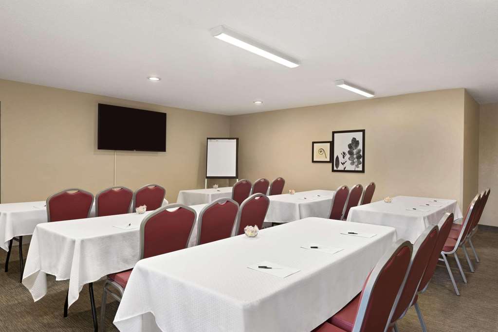Country Inn & Suites by Radisson Ankeny IA - photo 12
