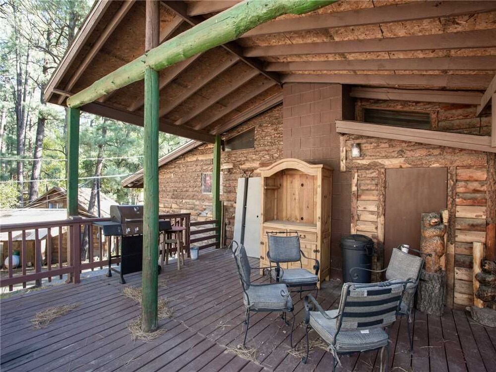 Big Bear 3 Bedrooms Stone Fireplace Midtown Sleeps 8 - photo 3