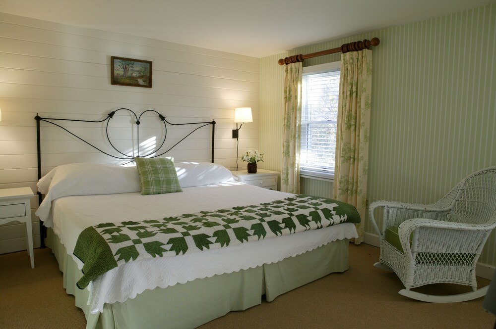 Menemsha Inn - photo 9