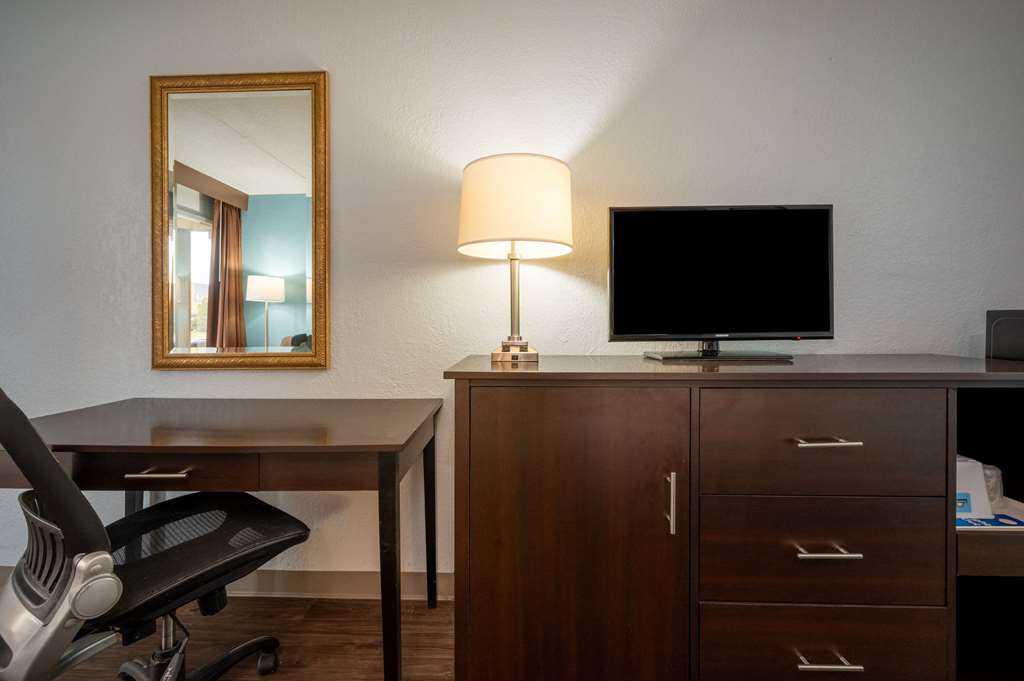 Days Inn by Wyndham Perrysburg Toledo - photo 24
