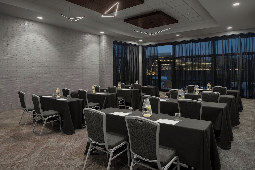Renaissance Chicago North Shore Hotel - photo 62