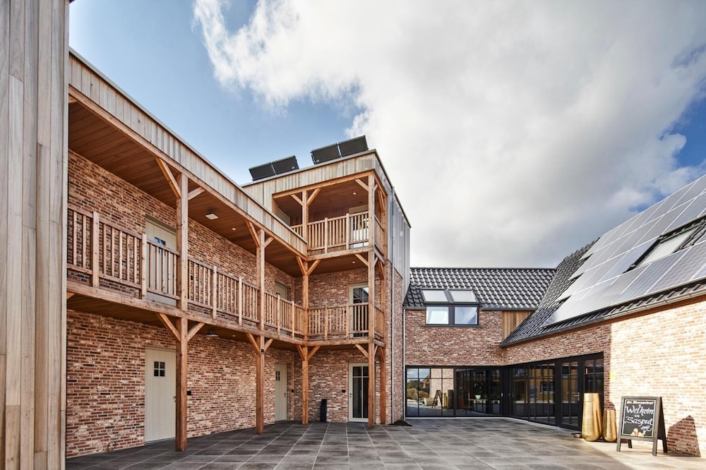 B&B Sasput — 4-Star Luxury Hotel in Hasselt, Belgium