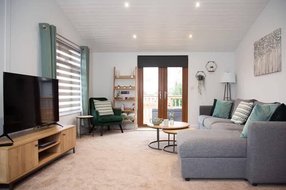 3 Bedroom lodge with hot tub — 4-Star Luxury Hotel in York, United Kingdom
