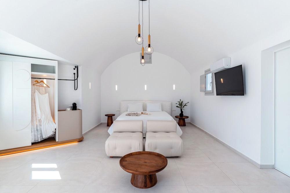 Oikos Santorini Living Concept — Fira — photo 3