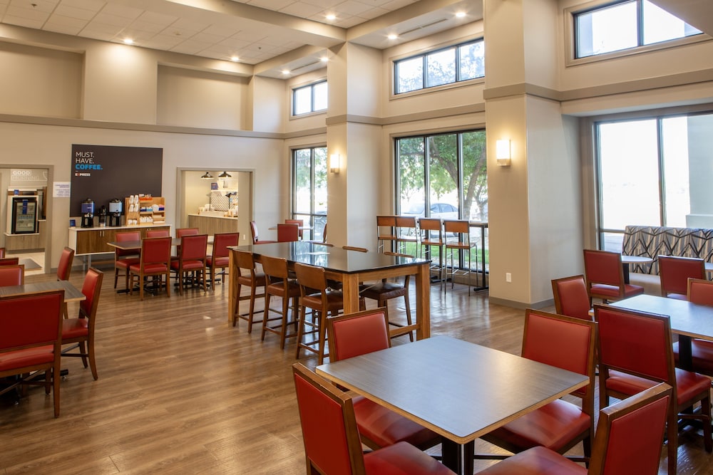 Holiday Inn Express & Suites Sioux City Southern Hills by IHG - photo 76