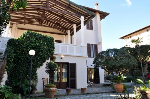 Villa Salvini — 4-Star Luxury Hotel in Marina Di Pisa, Italy