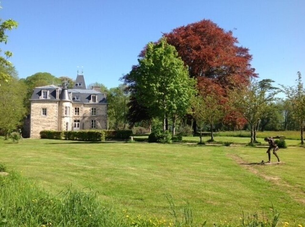 Au Château — 4-Star Luxury Hotel in La Haye-Pesnel, France