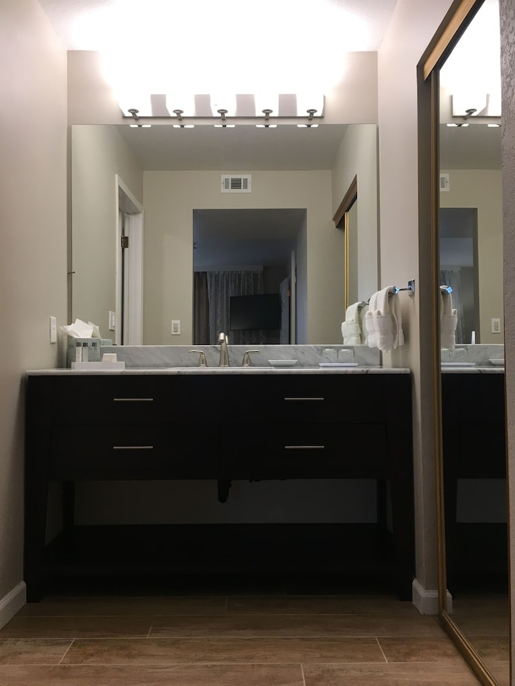 Chase Suites Hotel Brea Fullerton - photo 16