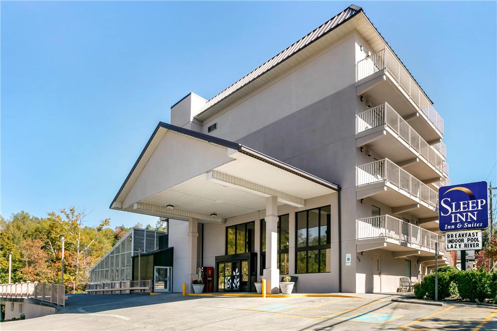 Sleep Inn & Suites near Sports World Blvd — hotel in Gatlinburg