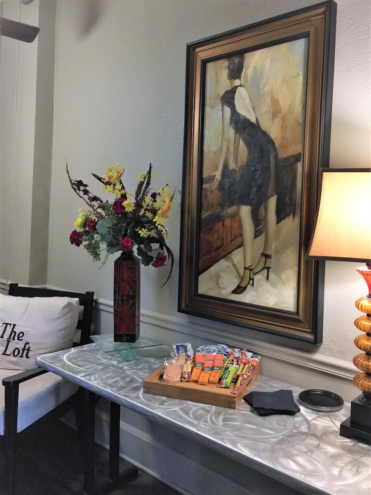 The Loft on the Square Guest Suites - photo 31
