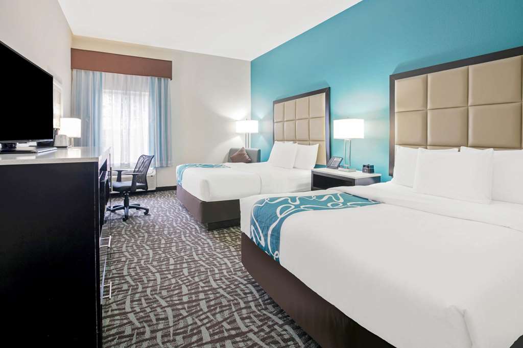 La Quinta Inn & Suites by Wyndham Paris - photo 14