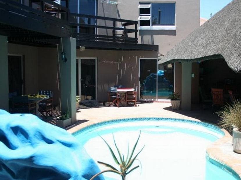 Colors Of Cape Town Lodge Hostel Backpacker — 4-Star Luxury Hotel in Cape Town, South Africa