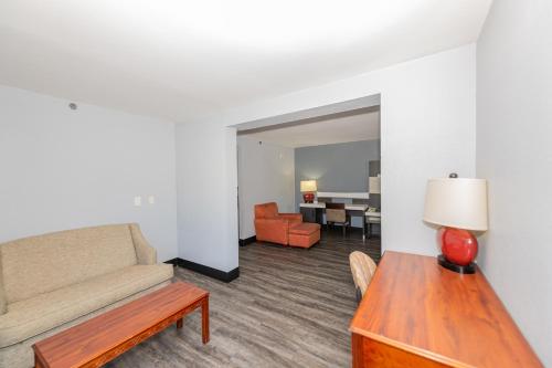 Jamestown inn & Suites - photo 28