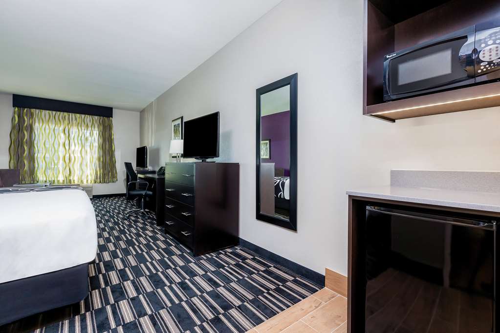 La Quinta Inn & Suites by Wyndham Fairfield Napa Valley - photo 14
