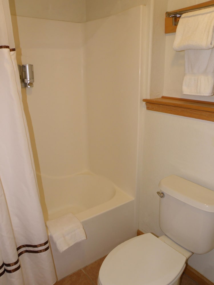 The River's Edge Motel Lodge & Resort - photo 20