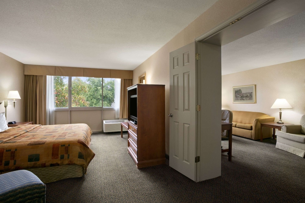 Days Inn by Wyndham Sidney OH - photo 11