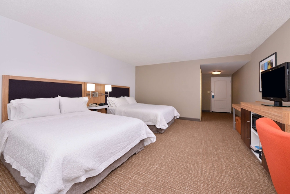Hampton Inn & Suites Plymouth - photo 23