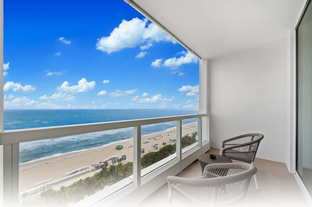 Fontainebleau Miami Beach Private Luxury Suites - photo 422