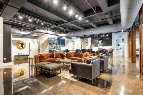 Modern Suite 6BR by Maddox Hotel — 4-Star Luxury Hotel in Nashville, United States