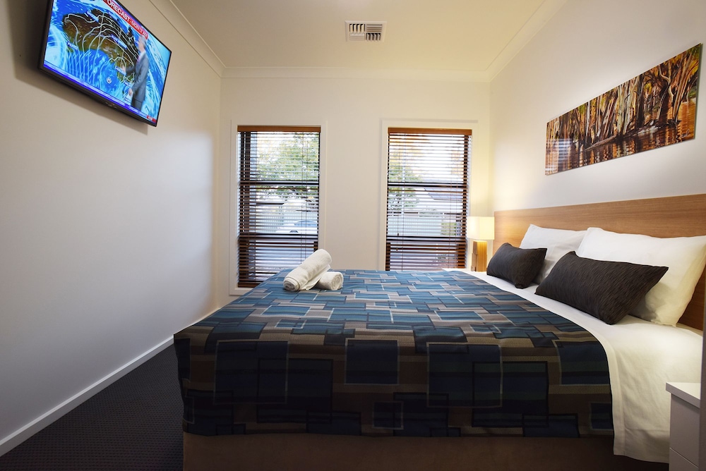 Renmark River Villas and Boats & Bedzzz — Renmark — photo 2