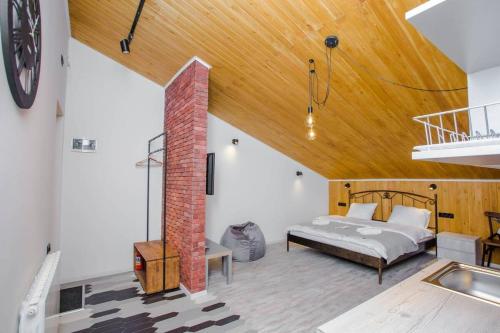 Top Location Cozy Wooden Ceiling Apt by Wehost