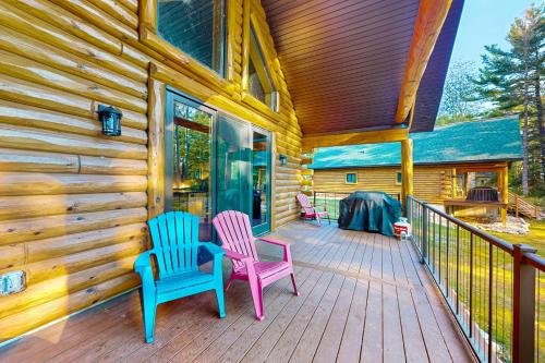 Brown Bear Cabin — 4-Star Luxury Hotel in Tomahawk, United States
