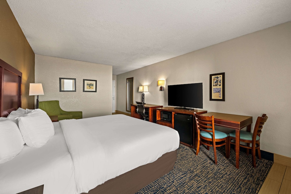 Comfort Inn On the Ocean - photo 36