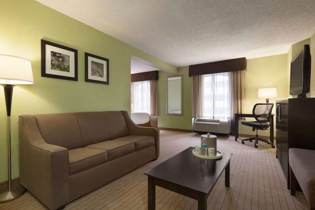 Days Inn by Wyndham Baltimore Inner Harbor - photo 24