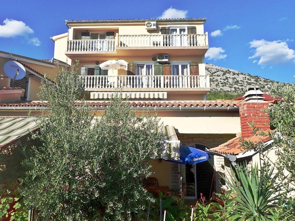 Apartment Grande Vista in Starigrad Paklenica with a large terrace — 4-Star Luxury Hotel in Starigrad, Croatia