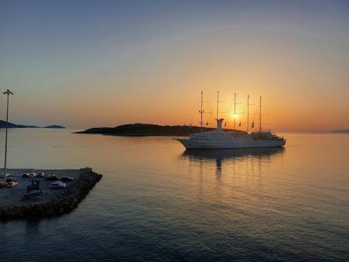 Sea Breeze — 4-Star Luxury Hotel in Agios Nikolaos, Greece
