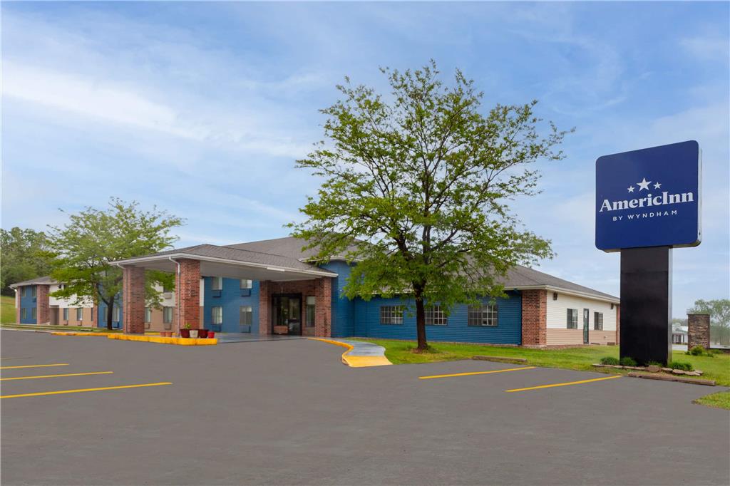 AmericInn by Wyndham Reedsburg - photo 3