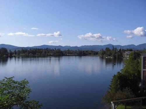 The Haus On Mirror Lake