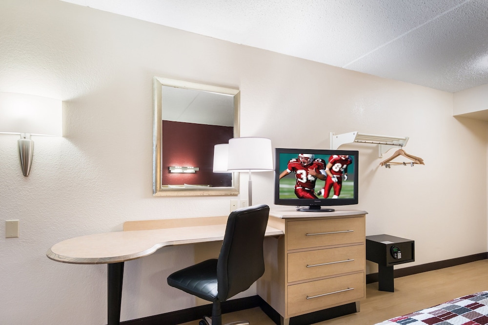 Red Roof Inn Laredo - photo 21