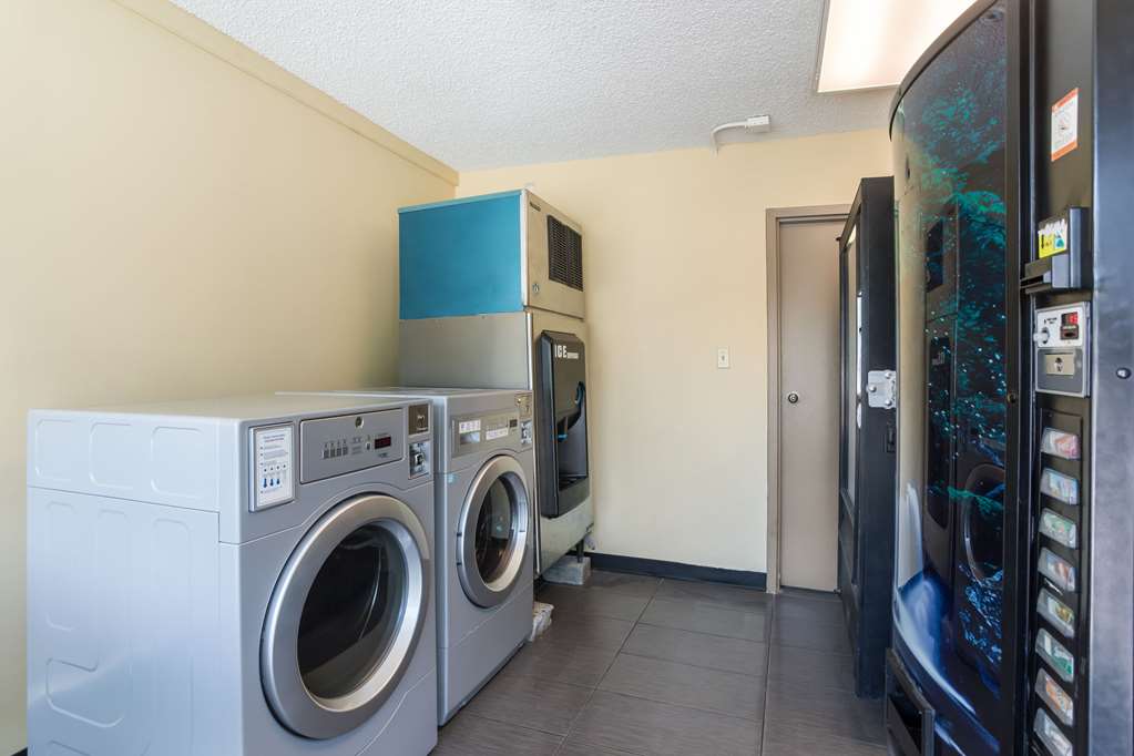 Econo Lodge Gallatin Metro Nashville - photo 30