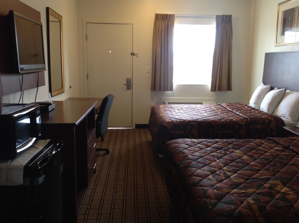 America Inn & Suites - photo 8