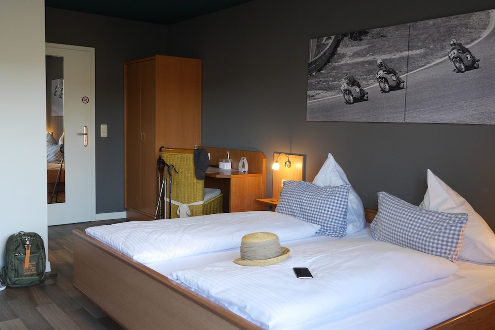 Hotel & Restaurant Hüllen — Adenau — photo 4