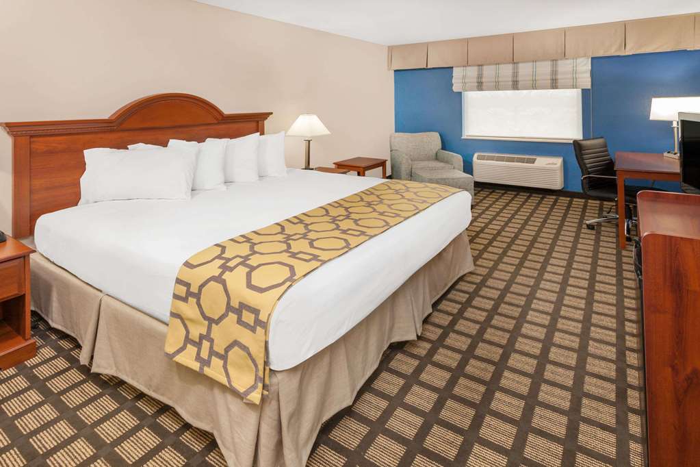 Baymont by Wyndham Galesburg - photo 6