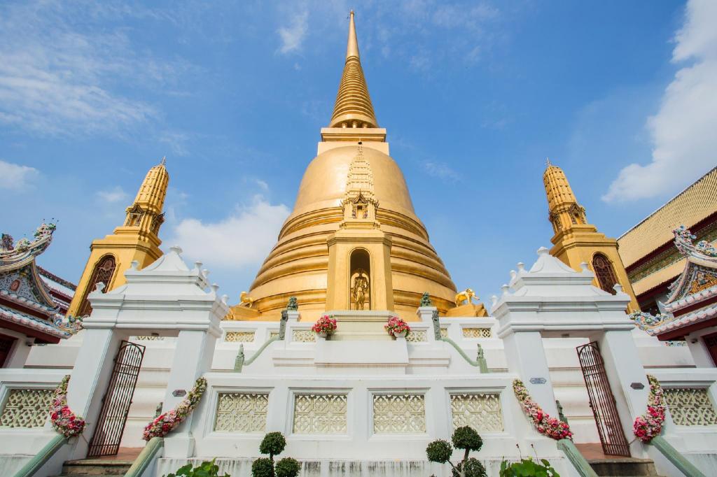 Beyond Suite Rama 8