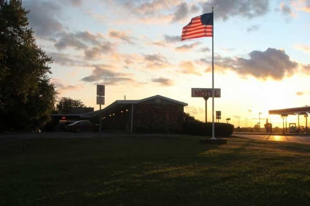 The Triangle Motel - photo 28