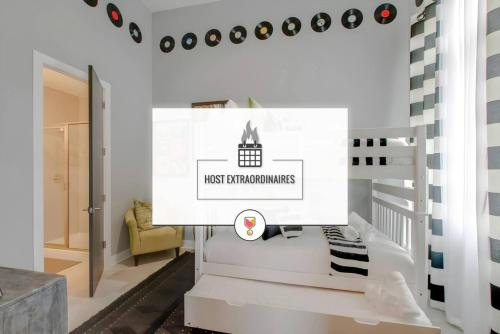 Beautiful West Nashville Home Rooftop Deck — 4-Star Luxury Hotel in Nashville, United States