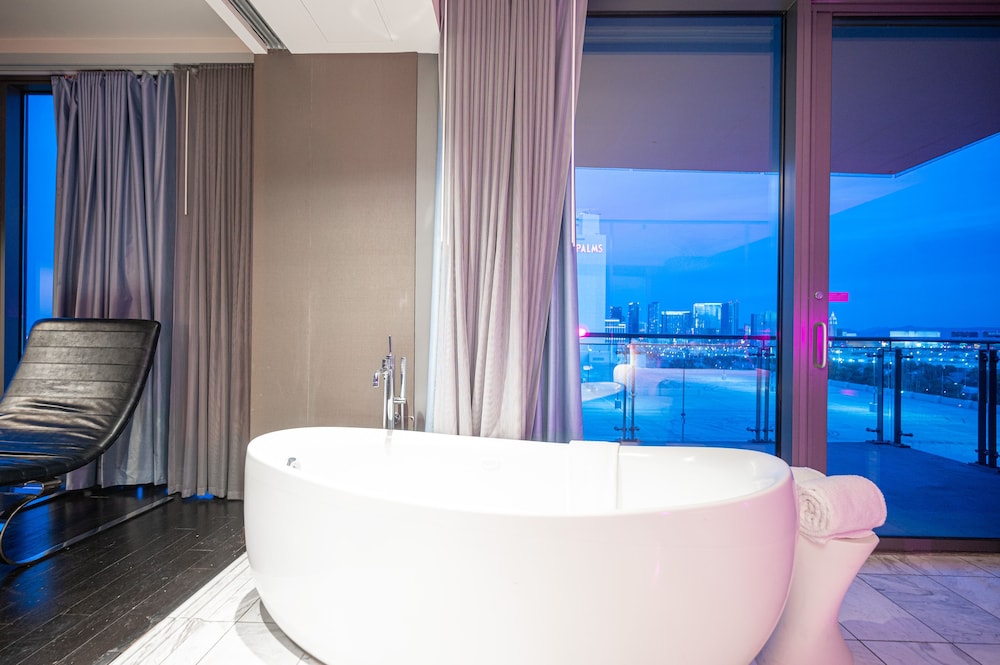 StripViewSuites at Palms Place Penthouses - photo 17