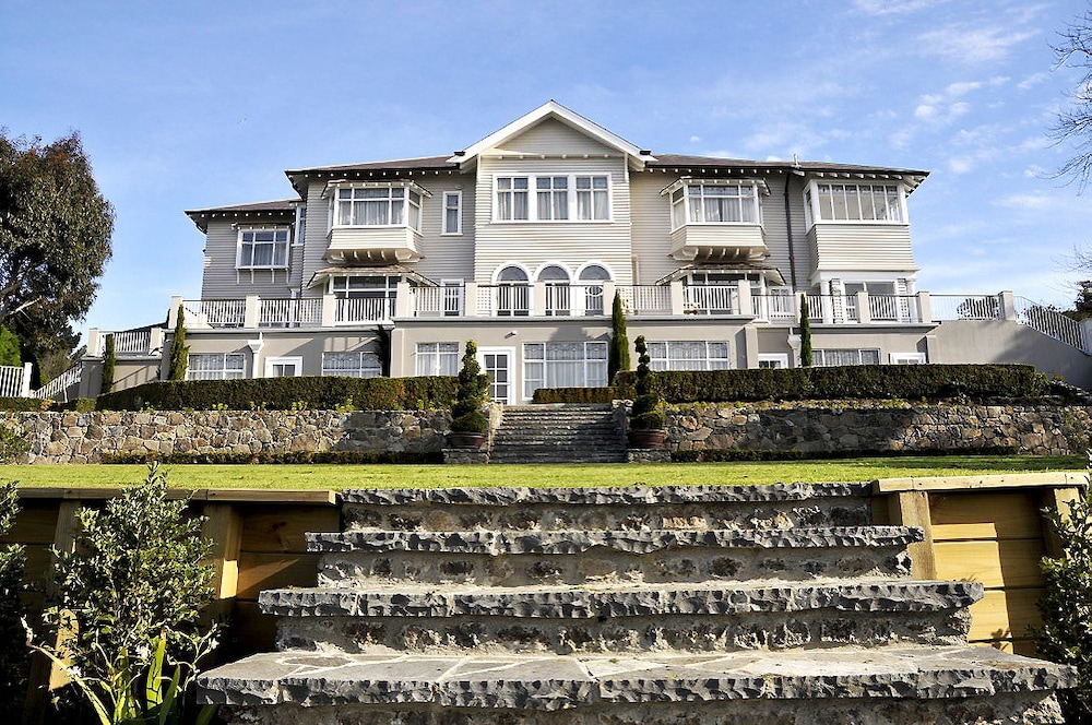 Hackthorne Gardens Luxury Accommodation in Christchurch, New Zealand