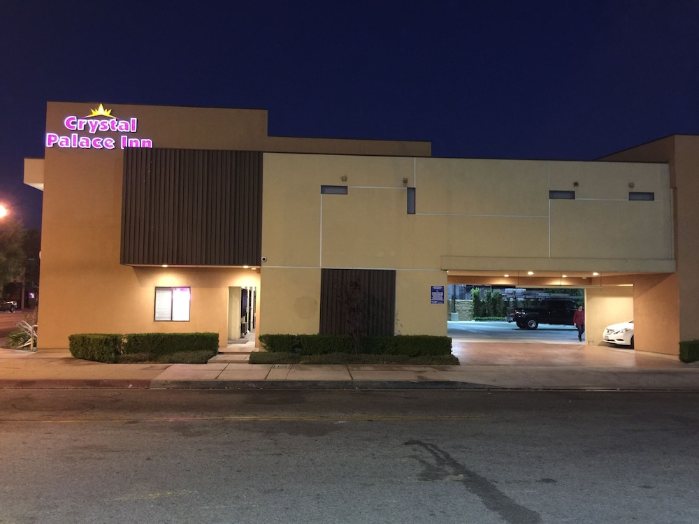Crystal Palace Inn — hotel in Maywood