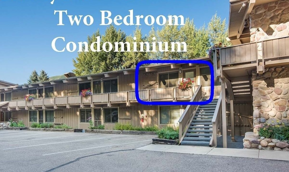 Deluxe 2 Bedroom Apartments at Resort with Outdoor Pool & Hot Tub - photo 28