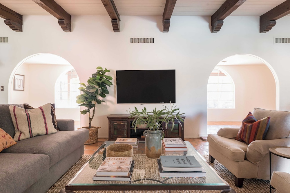 Charming 5BDR Hacienda w Pool Fire Pit Billiards La Casona by AvantStay - photo 10