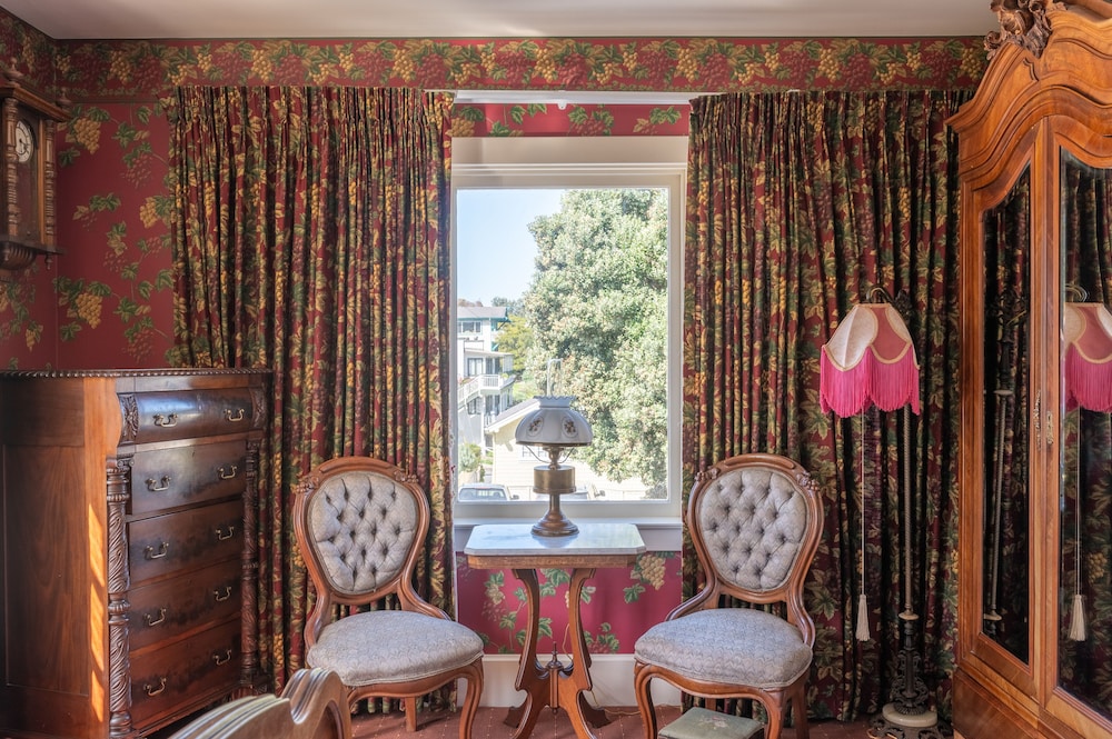 Martine Inn - photo 9
