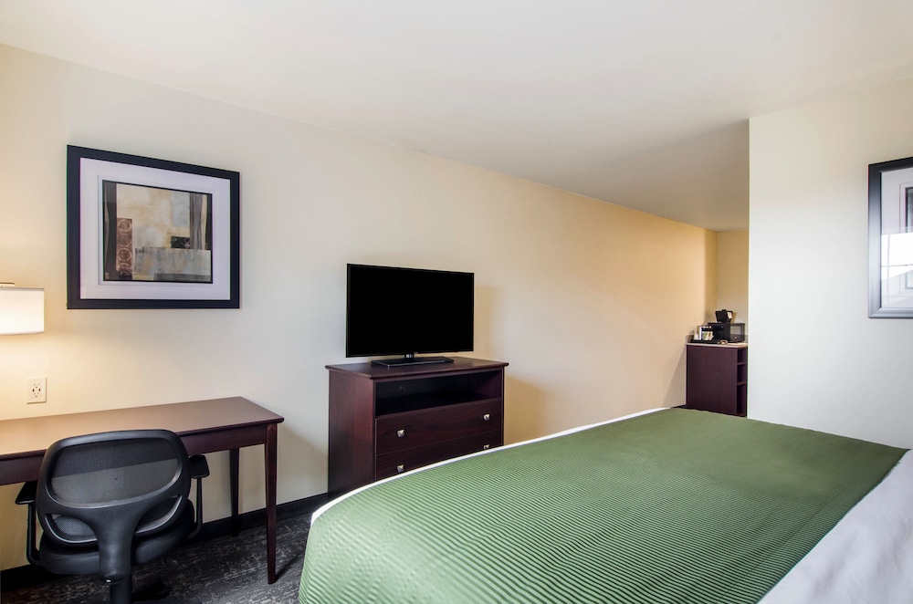 Cobblestone Hotel and Suites Torrington - photo 19