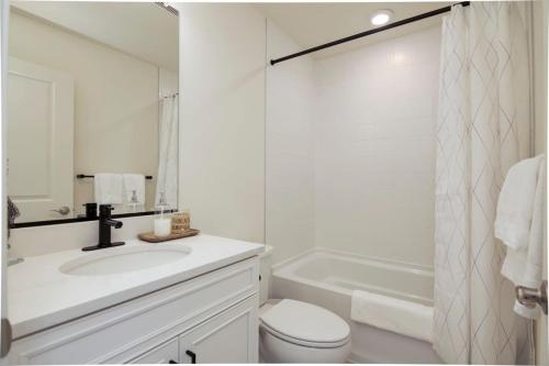 New Intown Waterfront Townhome wPool & Location — 4-Star Luxury Hotel in Cambridge, United States